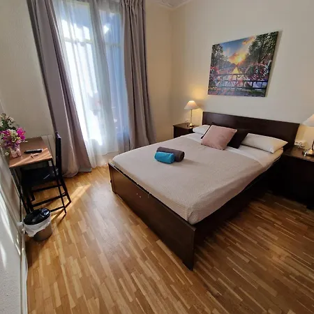 Aribau Bed & Breakfast *